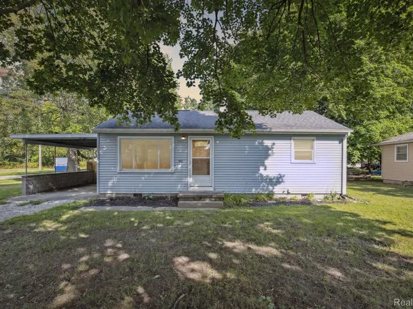 801 Jackson St, Eaton Rapids, MI 48827