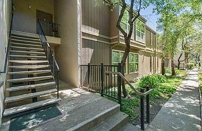 2nd image of 2083 Ascot Dr Unit 232