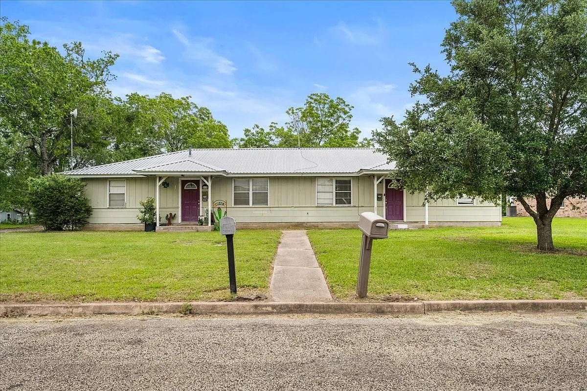 2 bed, 1.0 bath, 800 sqft, $1,200 — Photo 2