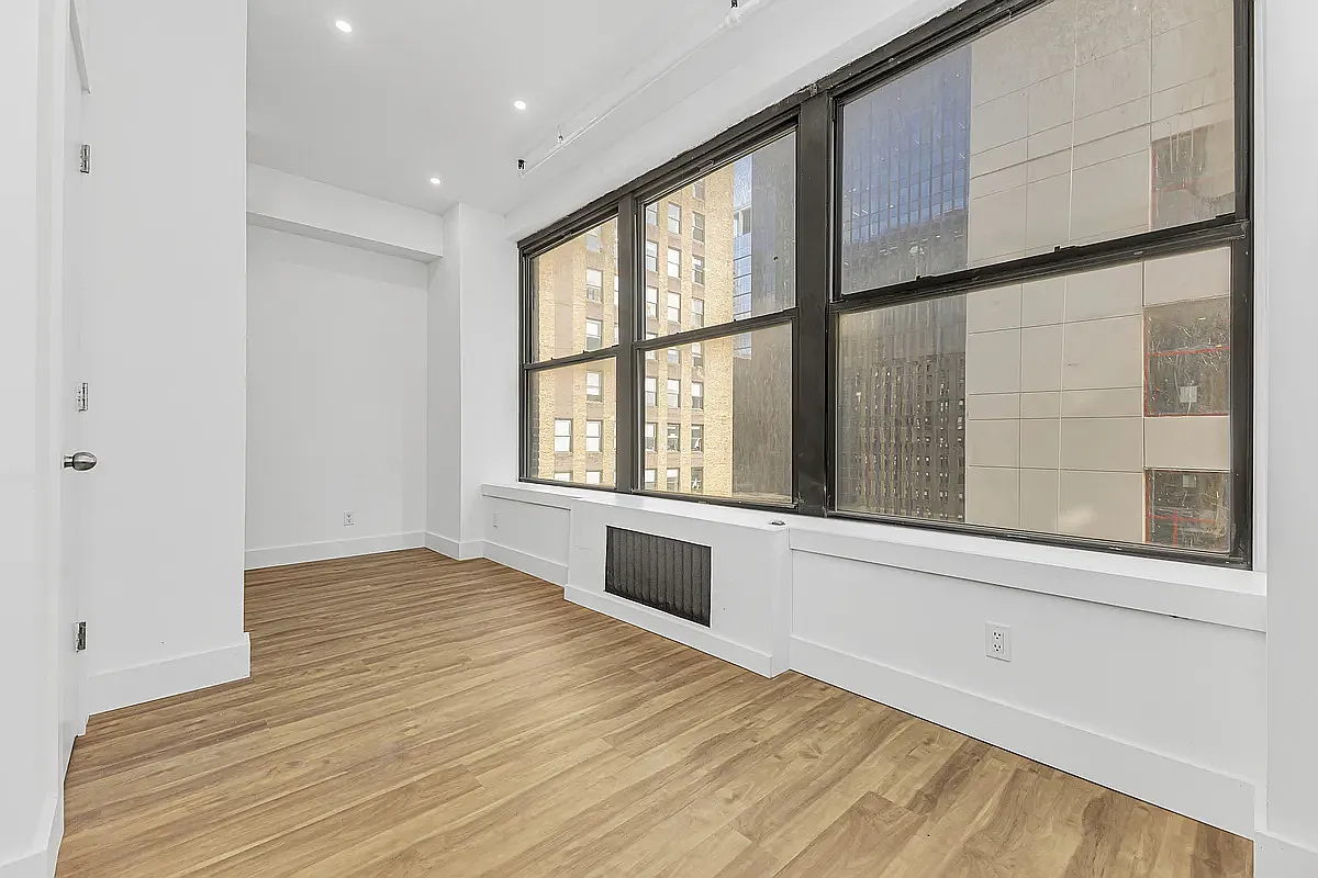 248 West 35th Street — Photo 2