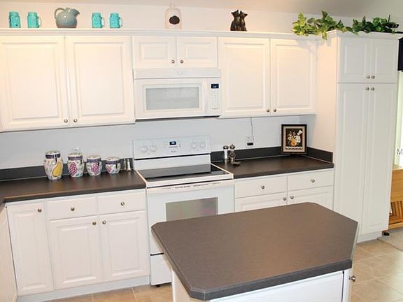 3rd image of 3184 Blythill Ln