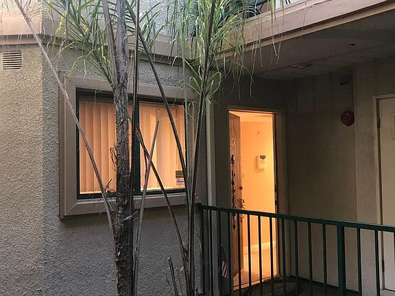 2nd image of 426 N Maryland Ave Unit 204