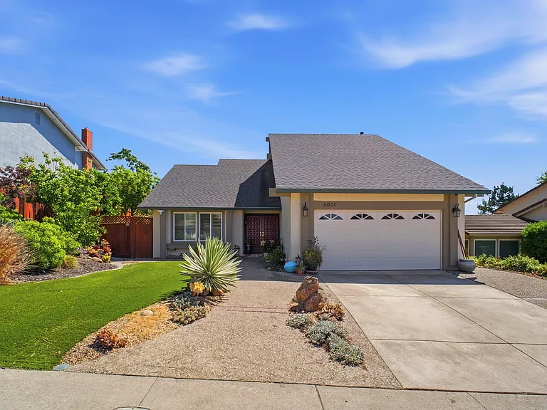 6001 Castlebrook Dr — Photo 3