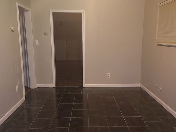 3rd image of 118 E Beverly Ave