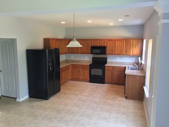 4th image of 111 Ellington Dr