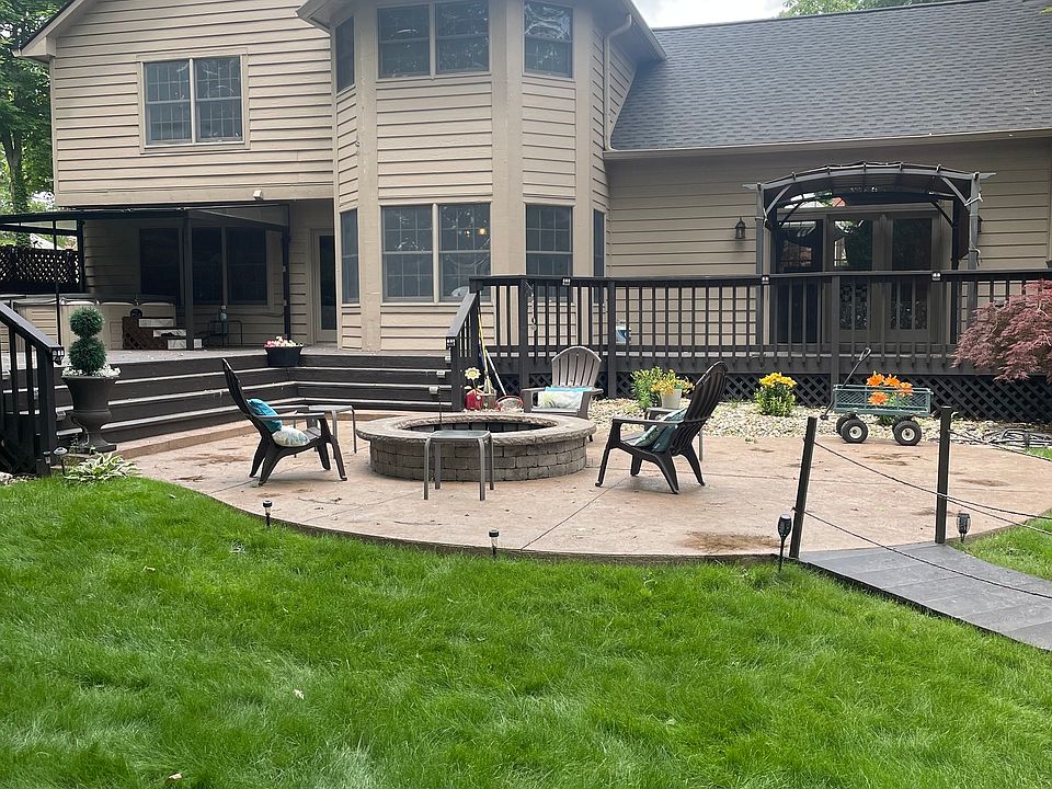 2nd image of 6783 Black Oak Ct W