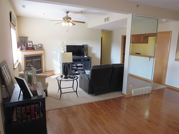2nd image of 1316 Lindsay Way