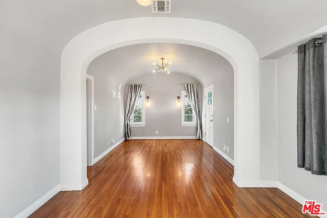 2 bed, 2.0 bath, 875 sqft, $3,495 — Photo 2