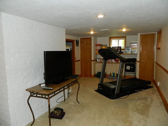 2nd image of 153 Eau Claire Blvd