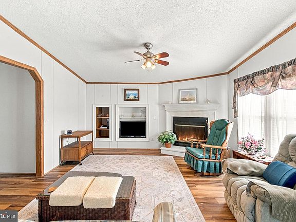 3rd image of 9 Mayfair Ln