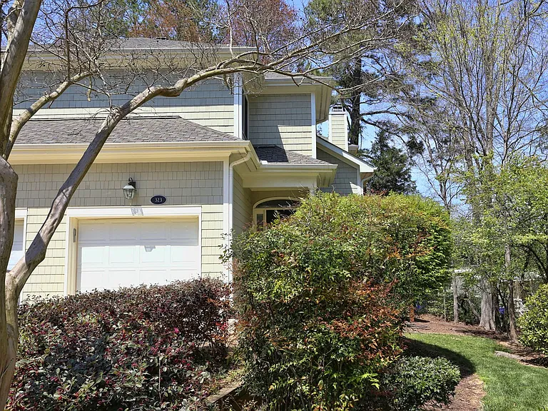 323 Columbia Pl NE — Photo 13