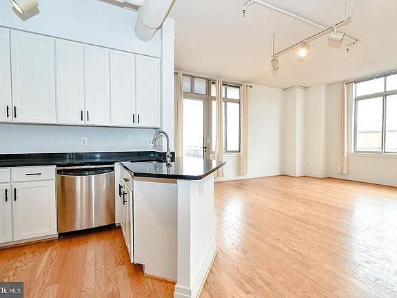 5th image of 4490 Market Commons Dr Unit 302