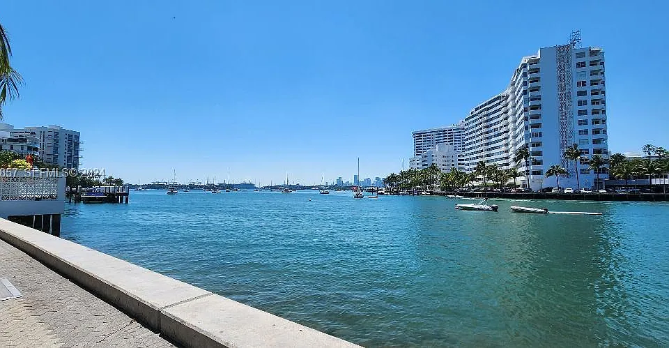 1300 Lincoln Rd