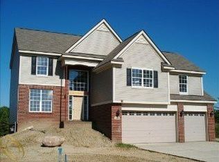 1286 Yellowstone Valley Dr, Milford, MI