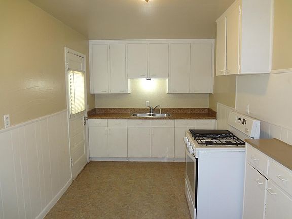 3rd image of 752 E Rose Dr