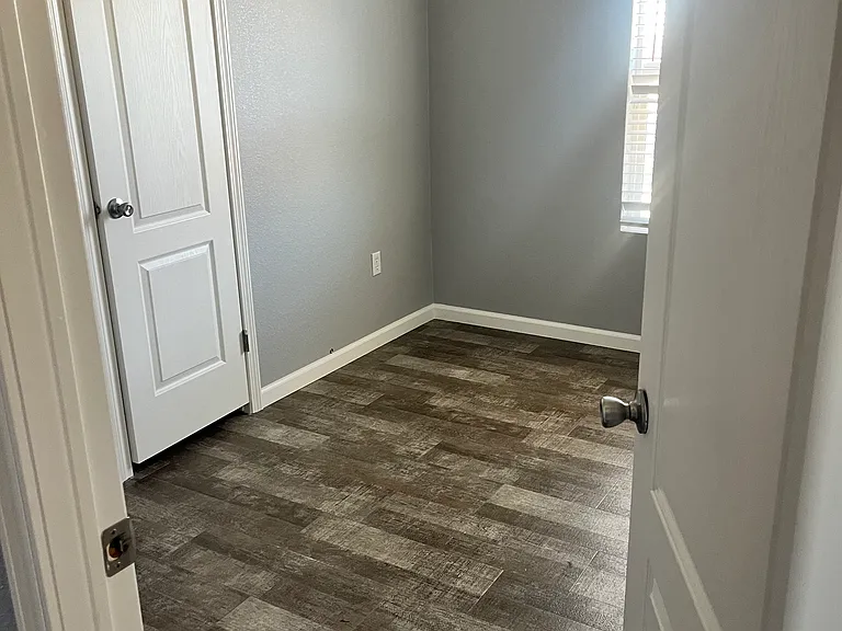 Evergreen Rd — Photo 8