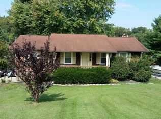 907 Mikapea Dr, Johnson City, TN 37601