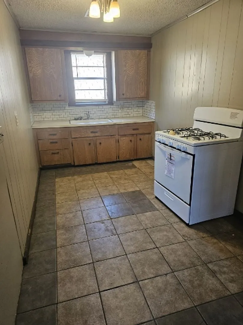 217 North Wilson Avenue — Photo 2