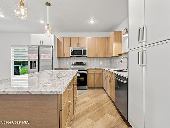 5th image of 1691-1695 Santos St SE