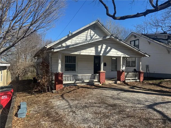 324 W Southside Blvd, Independence, MO 64055