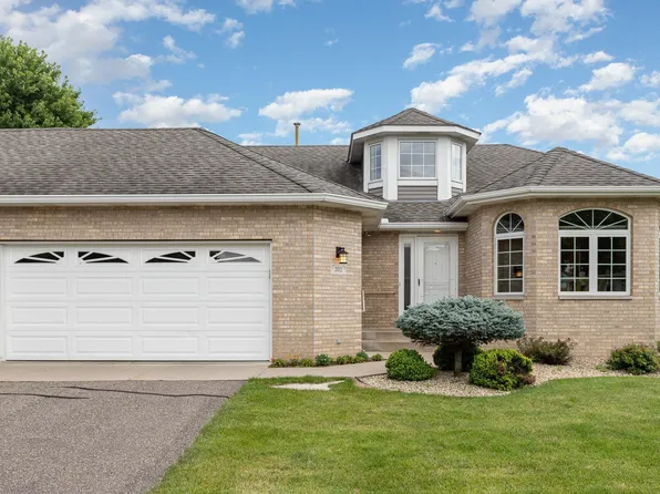 3012 Highpointe Curv, Roseville, MN 55113