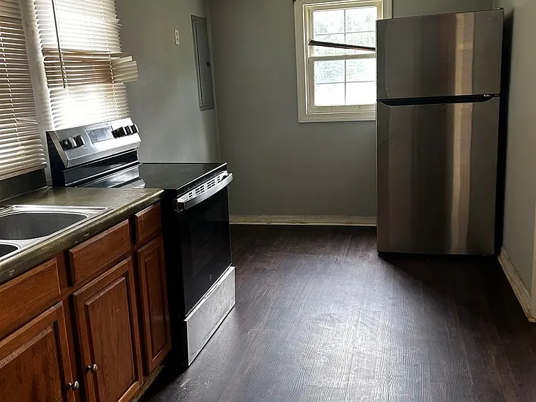 1134 Curtis St — Photo 12