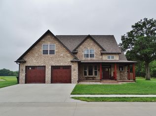 825 Lockport Dr, Centralia, MO 65240