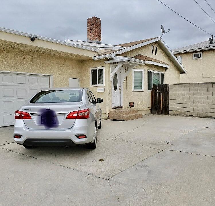 1st image of 904 S Curtis Ln