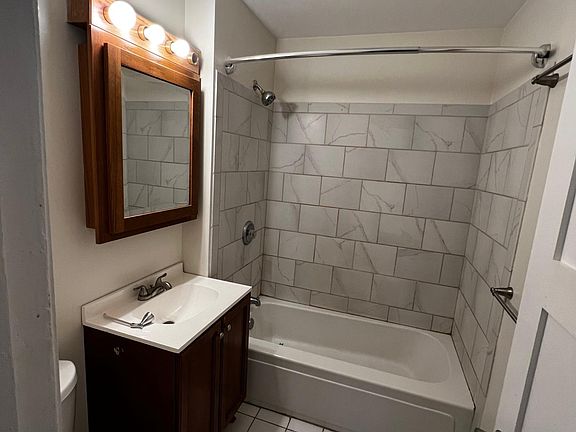 5th image of 2345 W Winona St #2W