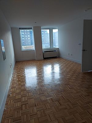5th image of 9745 Queens Blvd #307