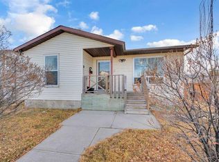 120 N Castlebrook Rise NE, Calgary, AB T3J1P1