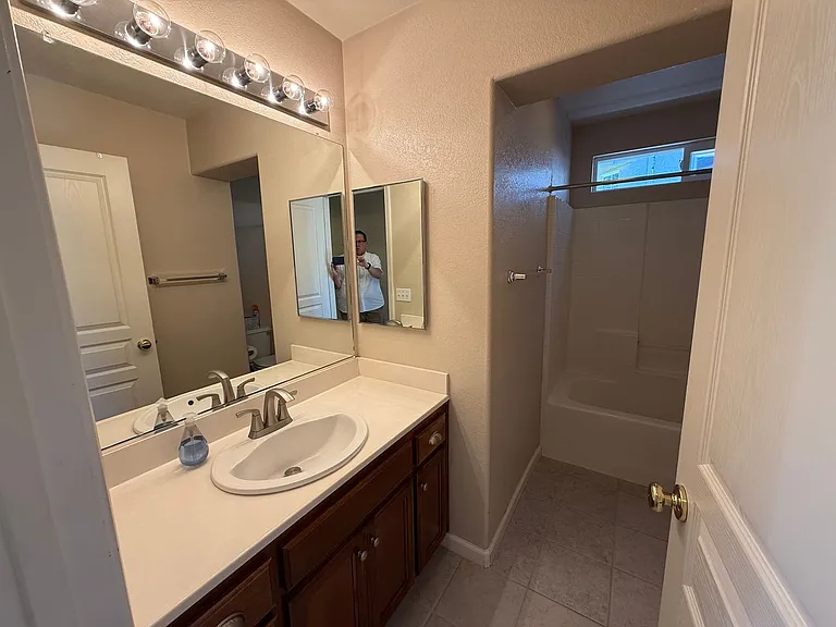 4024 Eastport Dr — Photo 29
