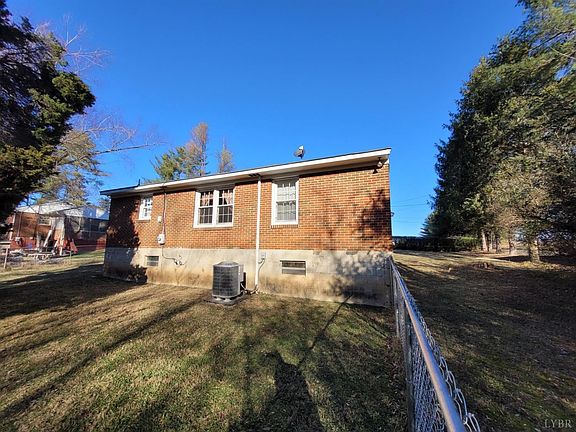 4th image of 113 Fleetwood Dr