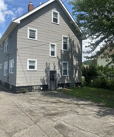 1st image of 1540 E 204th St #Up
