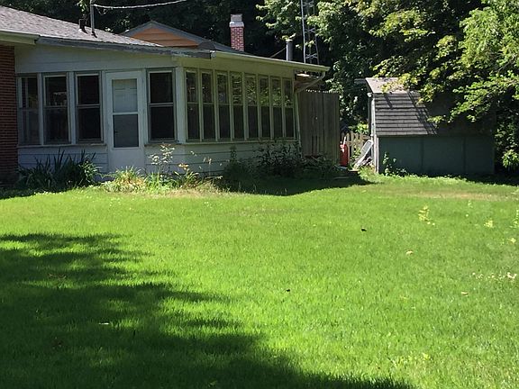 3rd image of 4401 Newton Cir
