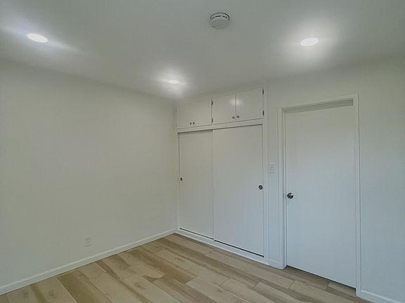 5th image of 3216 Division St #1/4