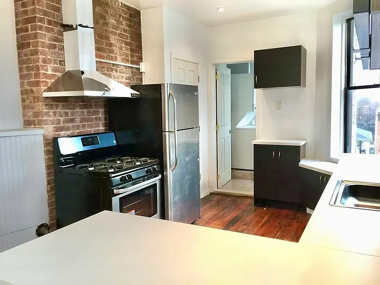 319 8th St #5R — Photo 1