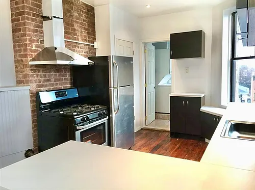 319 8th St Photo 1