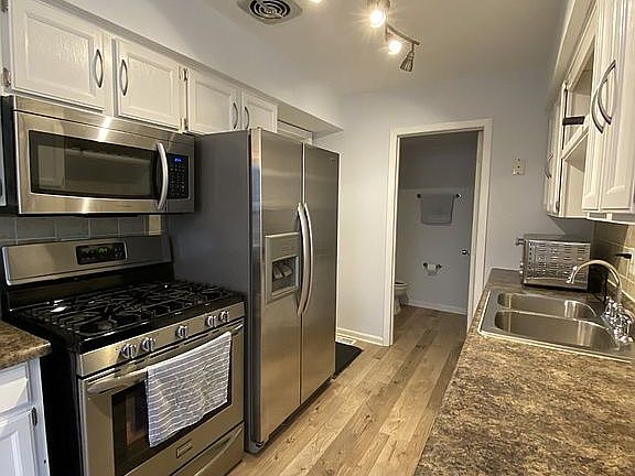 3rd image of 326 Farmingdale Cir