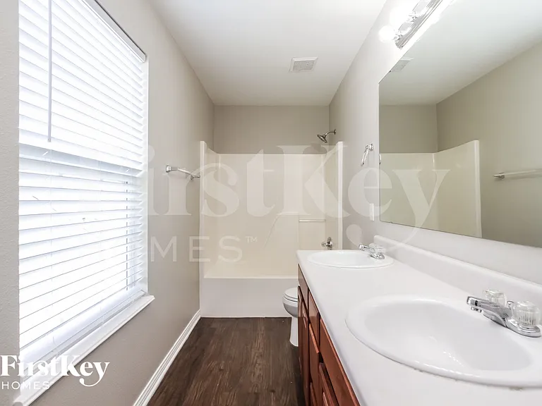 2814 Rothe Ln — Photo 9