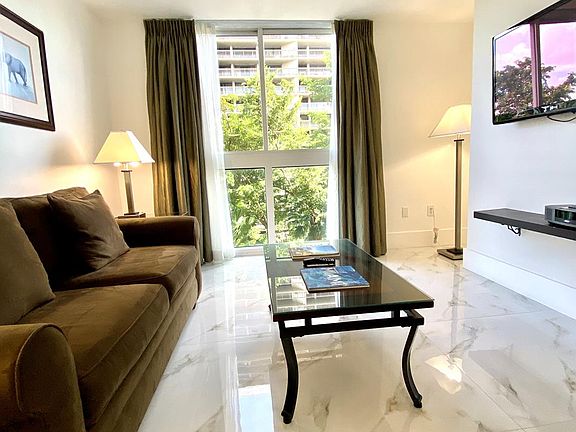 3rd image of 2951 S Bayshore Dr #611