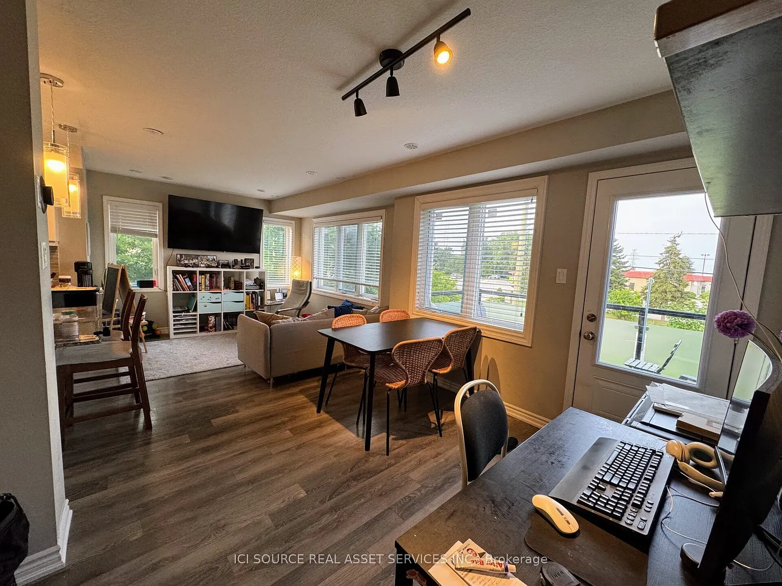 3 bed, $2,550 — Photo 2