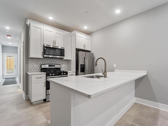 5th image of 2726 W Oxford St #1