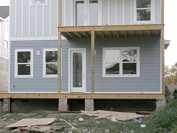 Rear decks on 1521 A 