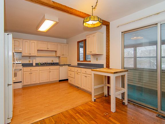 3rd image of 1806 Kilarney Ln