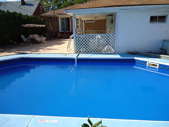 3rd image of 32222 Glen Arden Dr