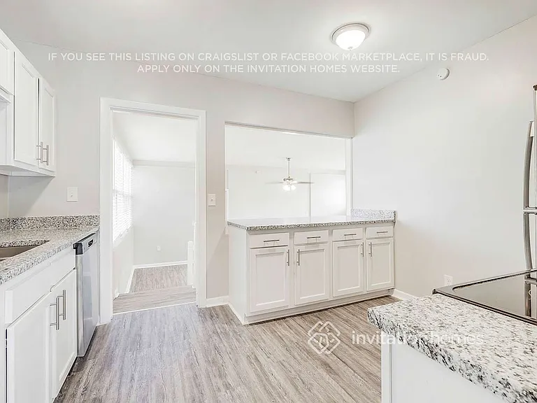 2459 Mercer Cir S — Photo 12