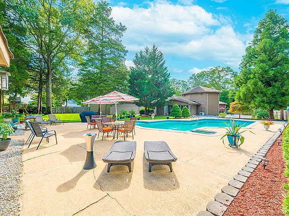 3rd image of 1574 Beaver Hollow Dr