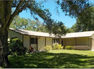 8204 Oak Dr, Palmetto, FL 34221