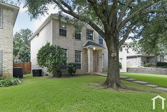 2740 Windswept Ln — Photo 2